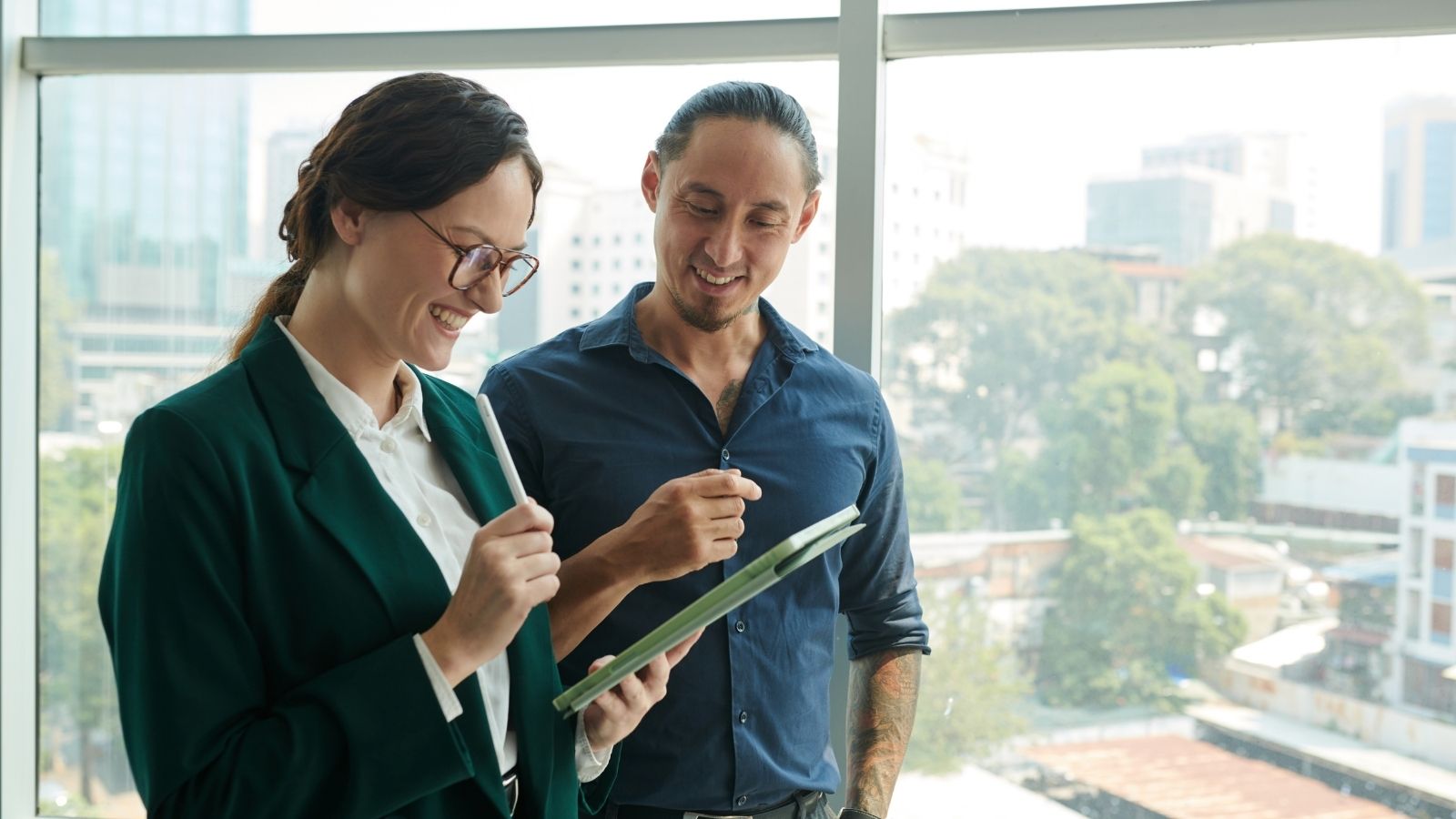 An internationally mobile client reviewing cross-border banking options